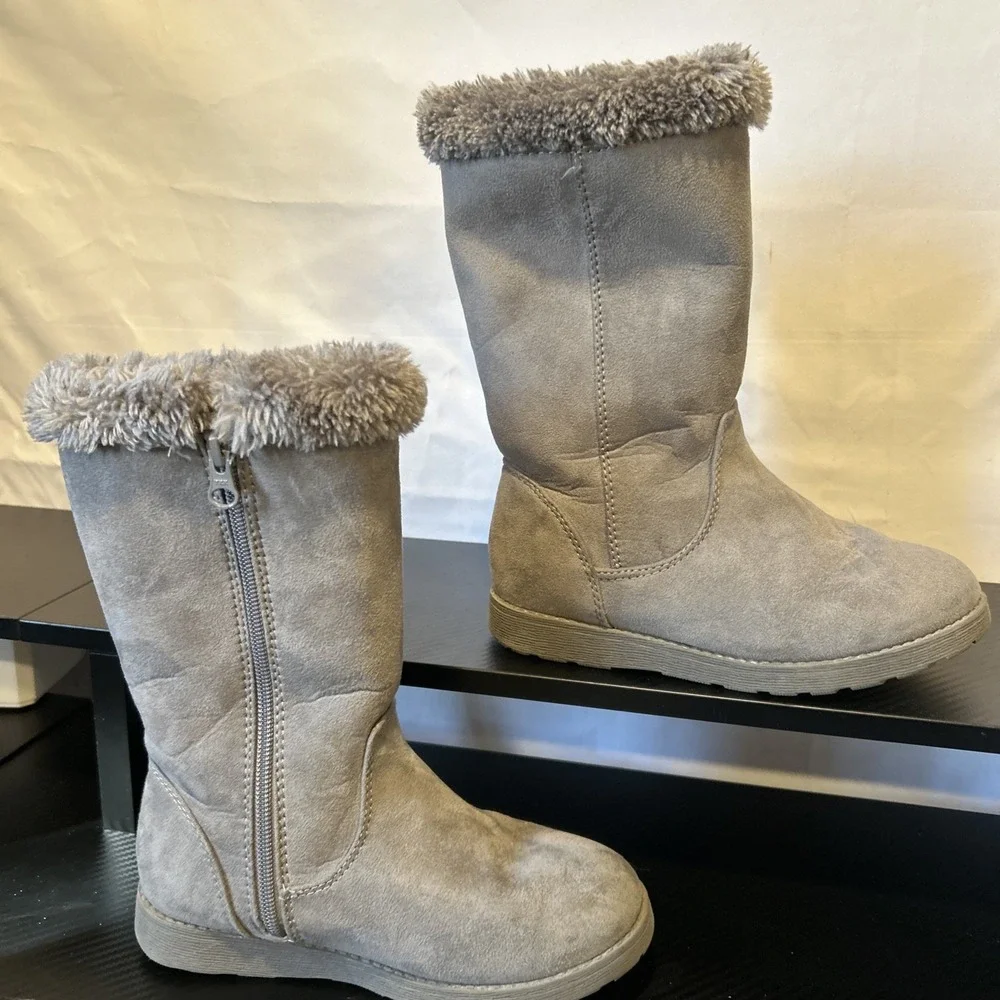 Cat & Jack Girls' Kameryn Faux Fur Shearling Boots‎ Gray 1